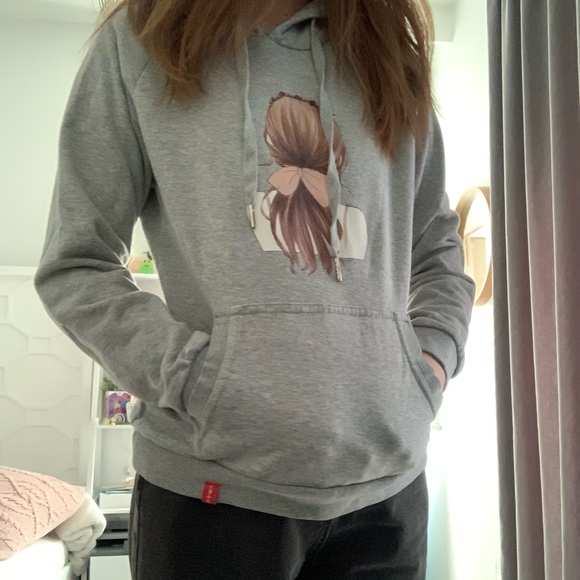 grey girl with bun design sweater - Picture 5 of 5